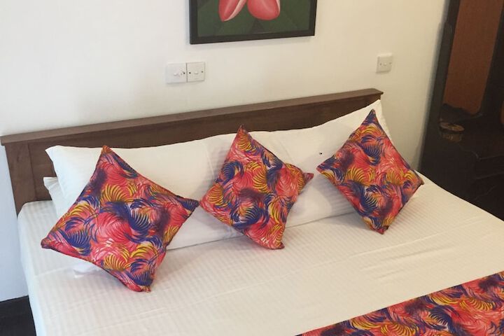 Room 4 of 28