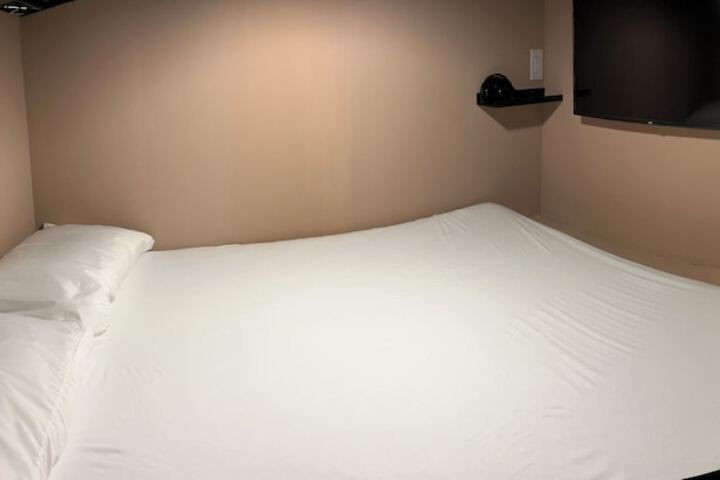 Room 8 of 43