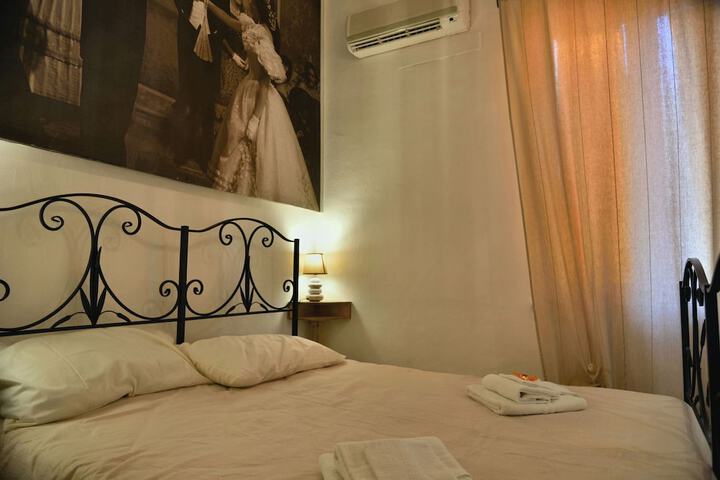 Room 6 of 21