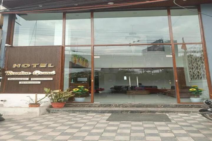 FabHotel Revelon Grand