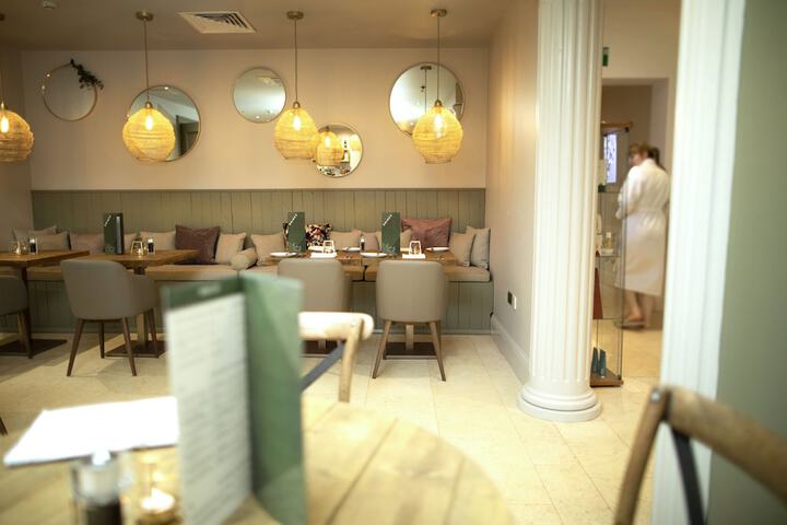 Dining 40 of 66