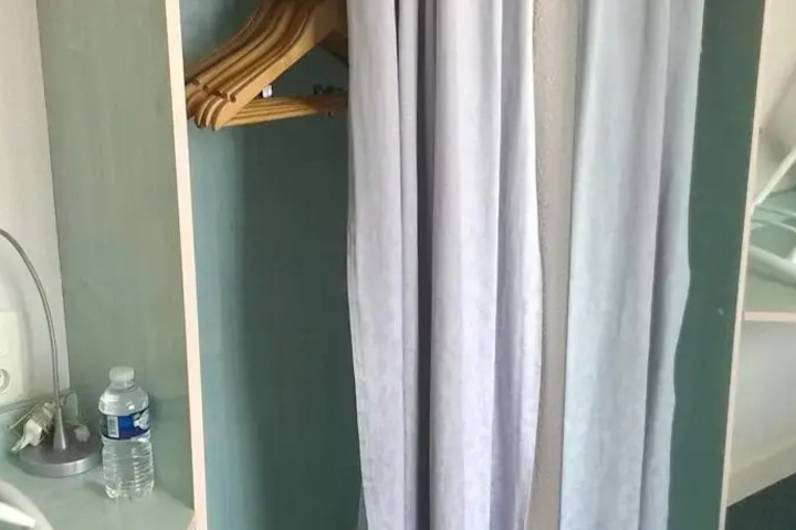 Room 4 of 9