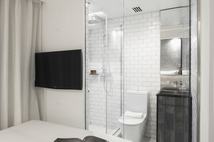 Room 13 of 42