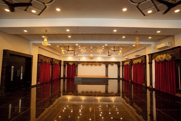 Ballroom/Hall 55 of 58