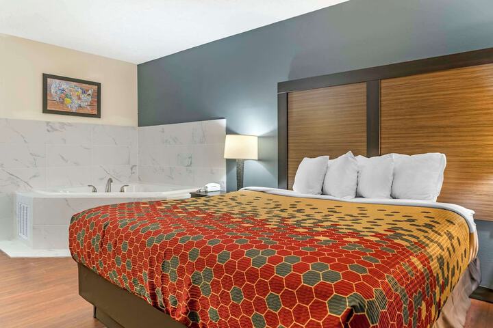 Room 14 of 37