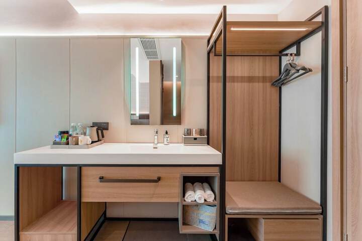 Room 15 of 27