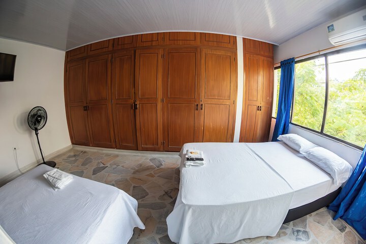 Room 16 of 38