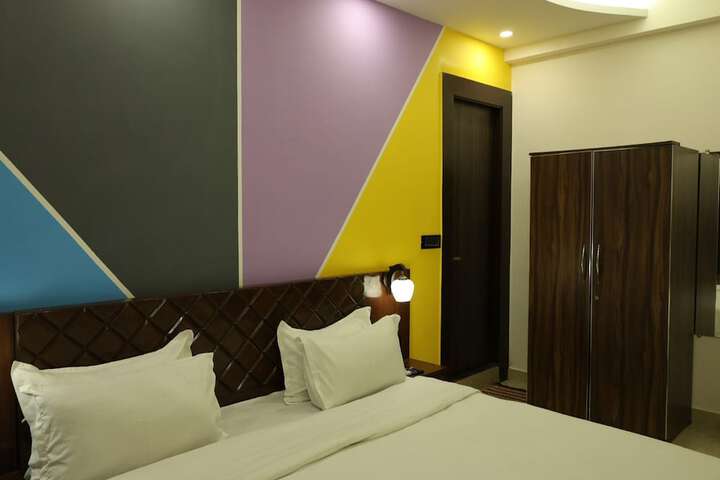 Room 13 of 21