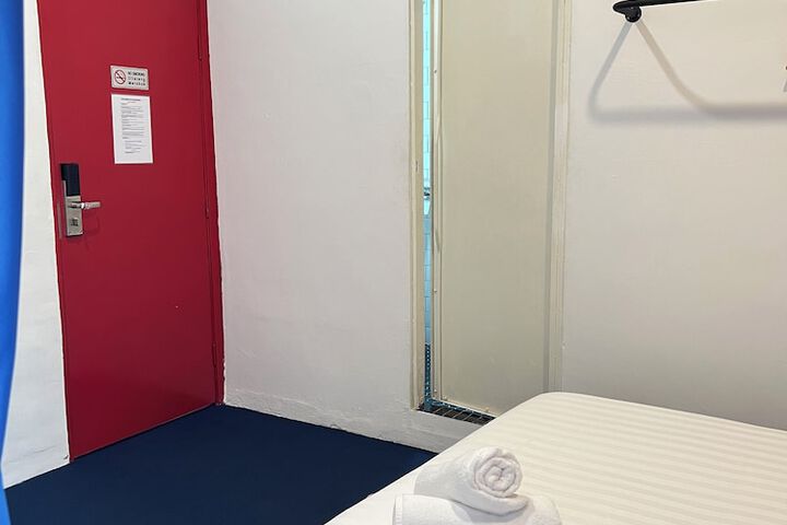 Room 71 of 122