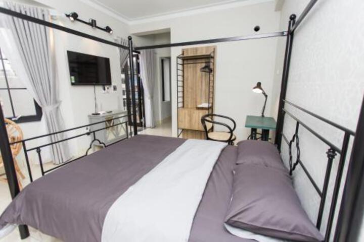 Room 2 of 3