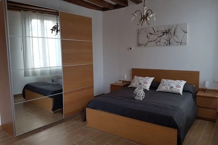 Room 2 of 18