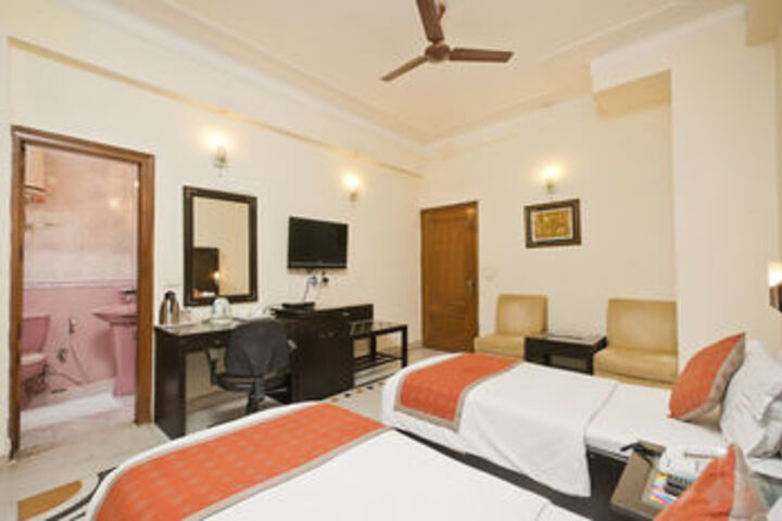 Room 14 of 25