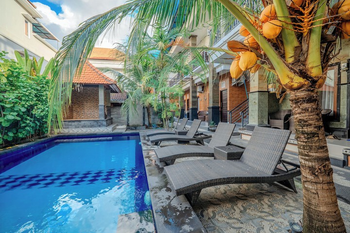 Hotel with Pool