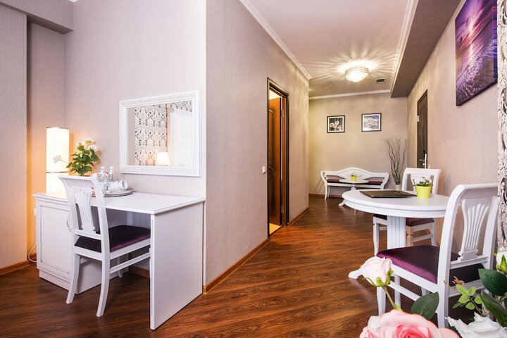 Room 4 of 71