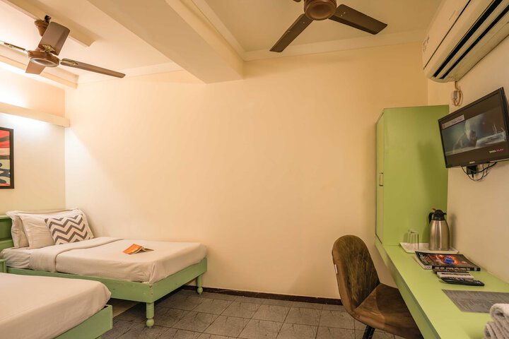 Room 32 of 60
