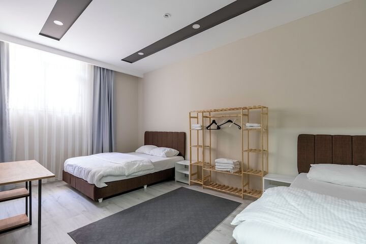 Room 83 of 293