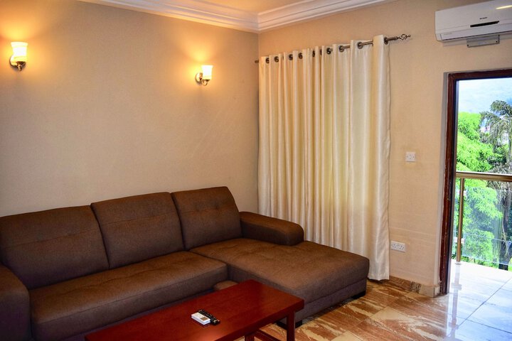 Room 15 of 33