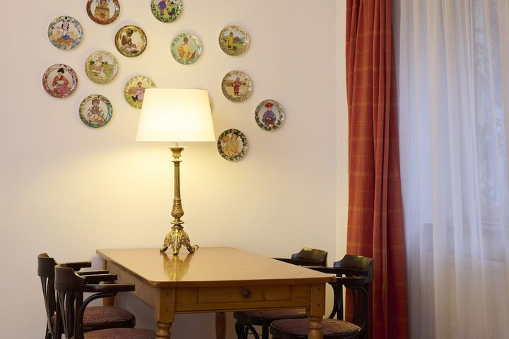 Room 42 of 77