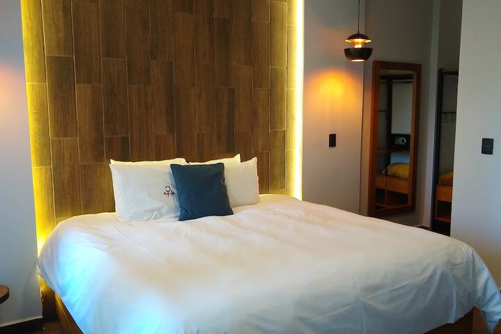 Room 2 of 8