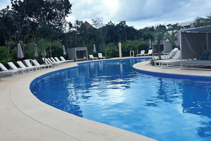 Pool 44 of 103