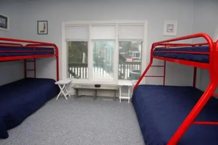 Room 4 of 10