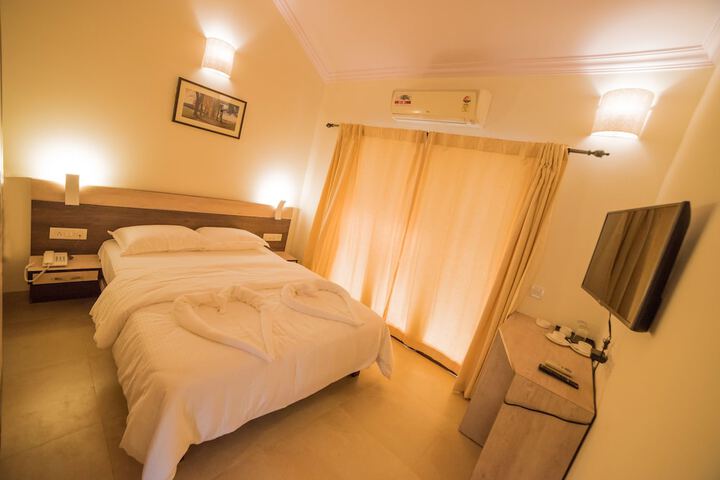 Room 3 of 53