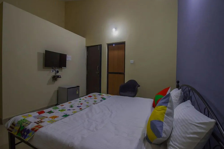 Room 4 of 9