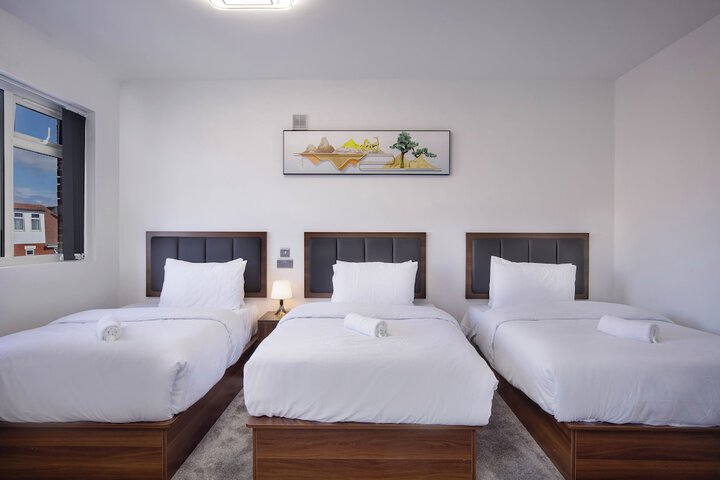 Room 8 of 27