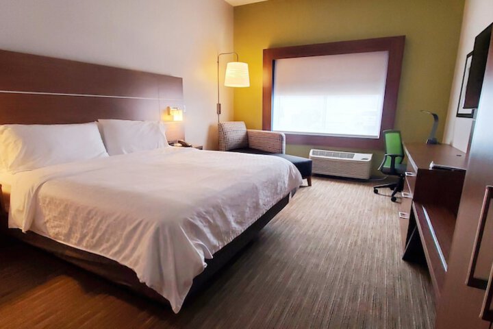 1 King Bed (10 of 22)