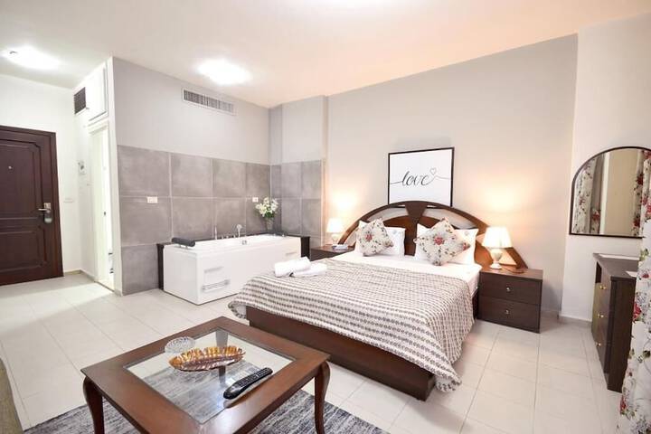 Room 6 of 12