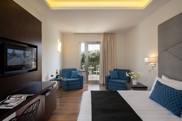 Room 45 of 106