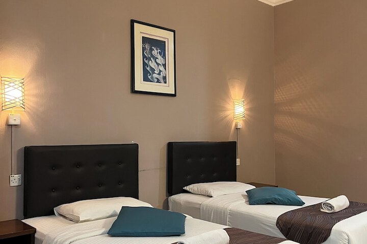 Room 13 of 126