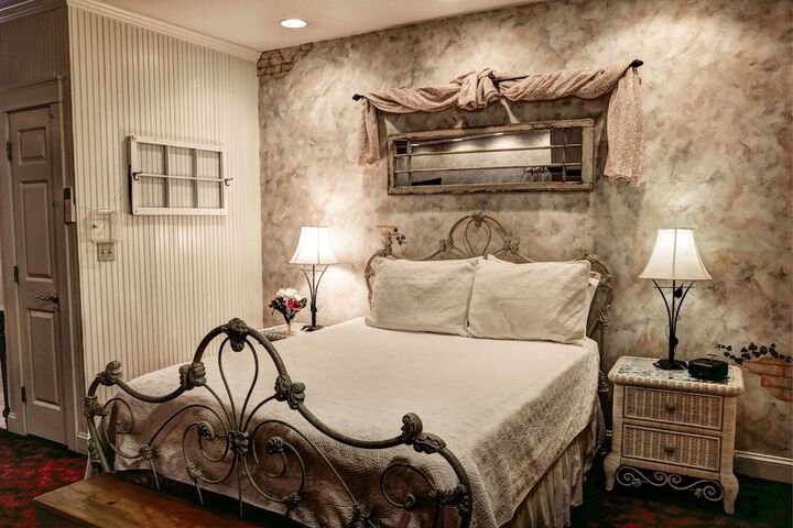 Room 22 of 49