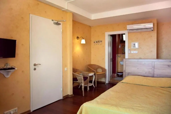 Room 2 of 7