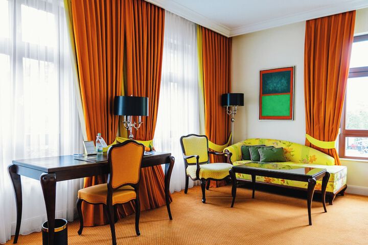 Room 33 of 66