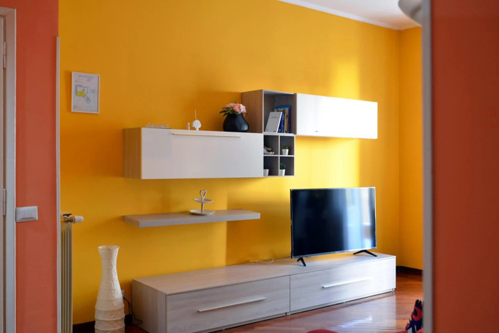 Room 5 of 12