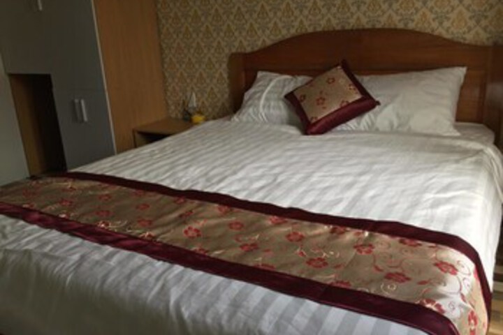 Room 5 of 14
