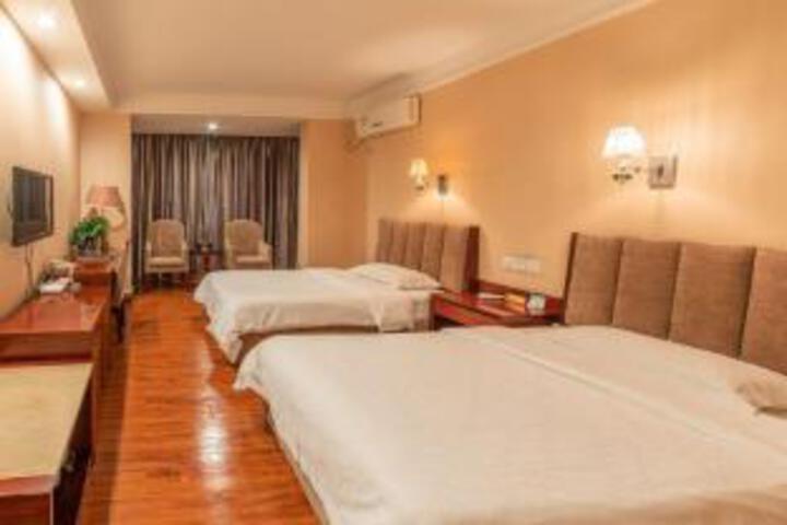 Room 15 of 15