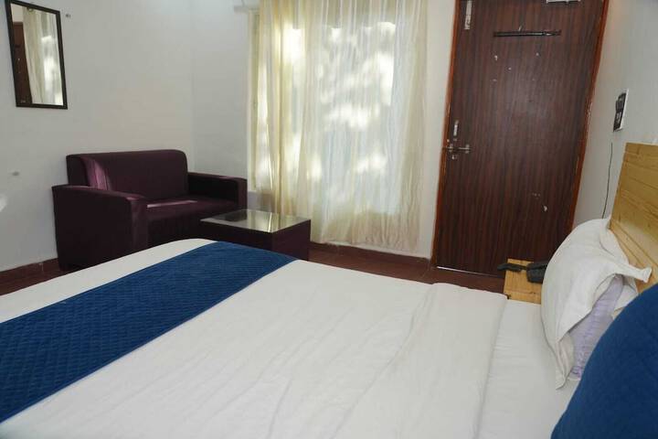 Room 3 of 28