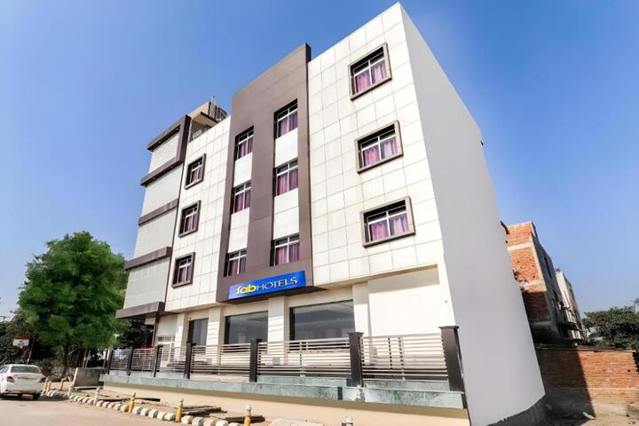 FabHotel Silver Stay
