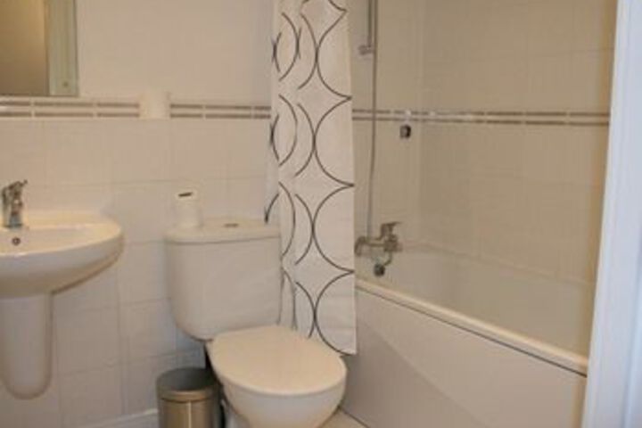Room 4 of 37