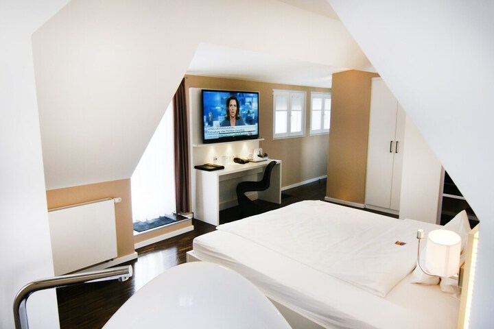 Room 20 of 182