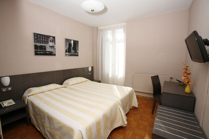 Room 6 of 55