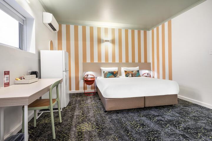 Room 38 of 156