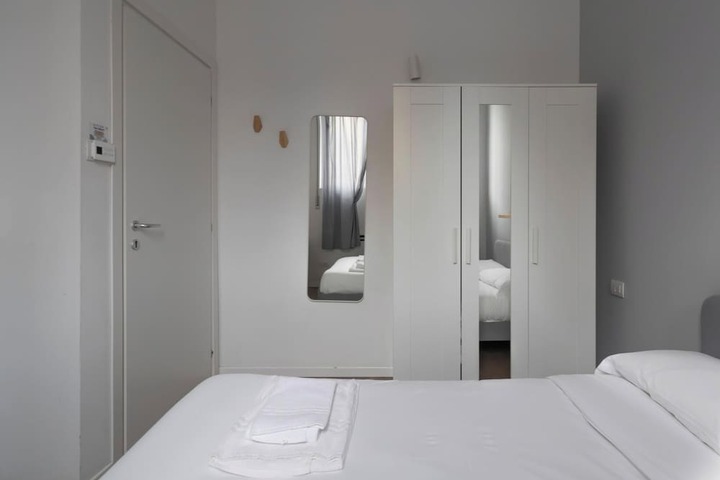 Room 4 of 27