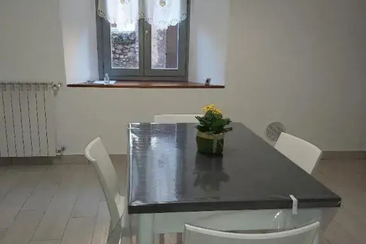 Dining 11 of 12