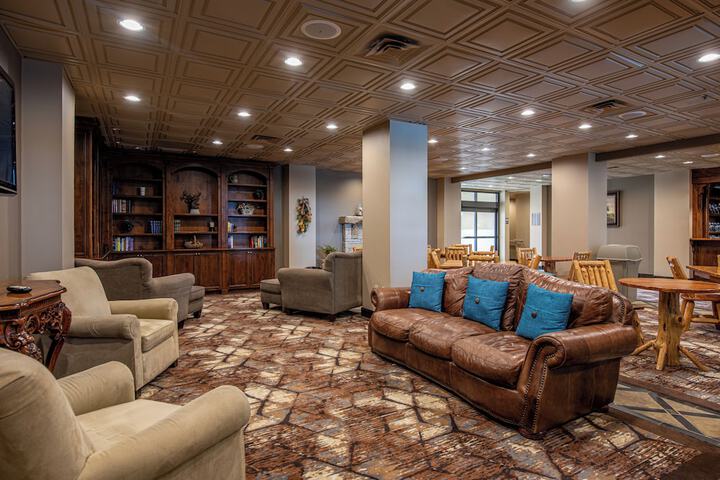 Entrance & Lobby