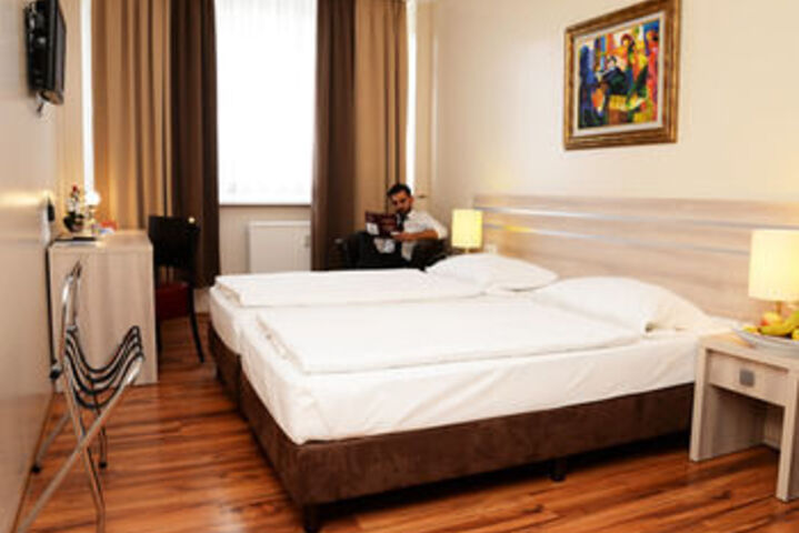 Room 47 of 81