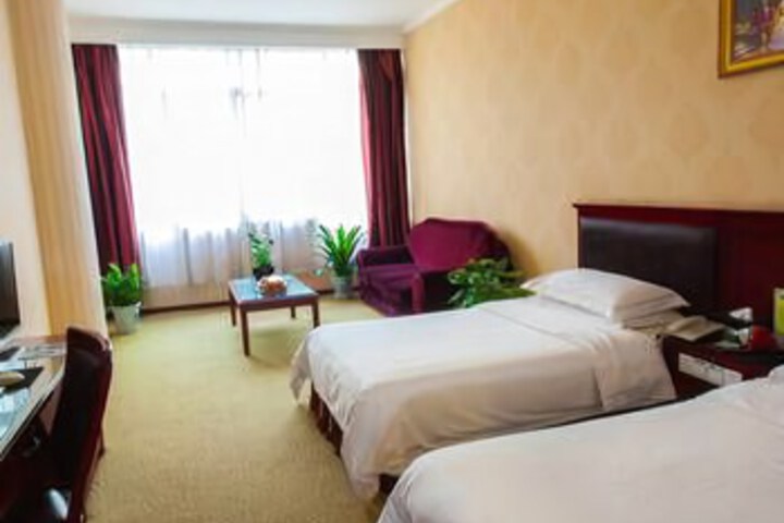 Room 5 of 8