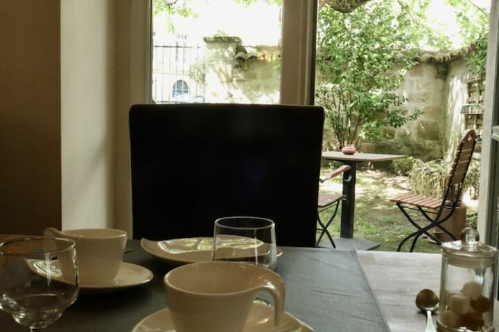 Breakfast/Coffee Service 26 of 43